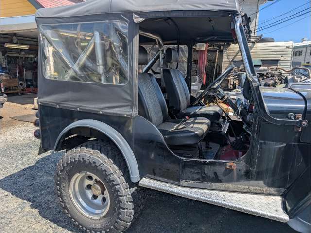1996 Mitsubishi Jeep – thumbnail 3