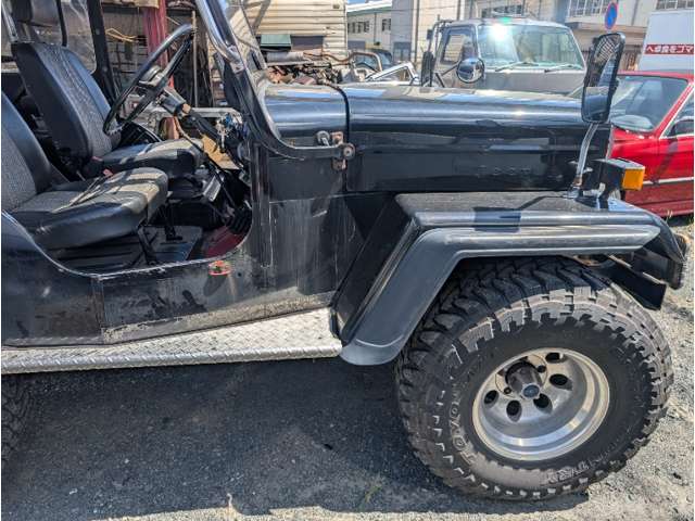 1996 Mitsubishi Jeep – thumbnail 4