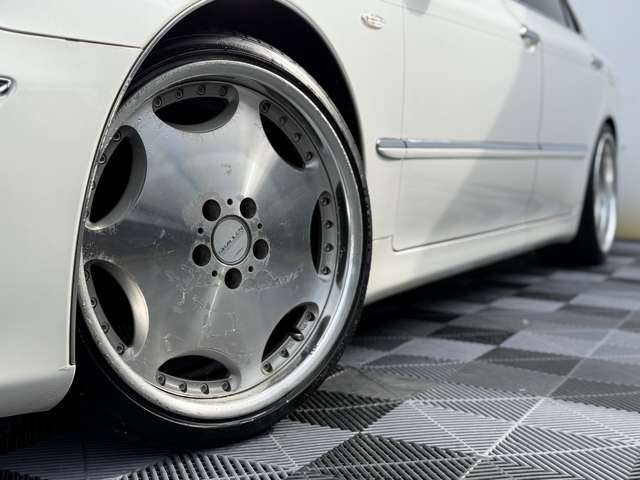 2004 Toyota Crown Majesta – thumbnail 3