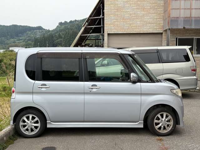 2009 Daihatsu Tanto – thumbnail 4