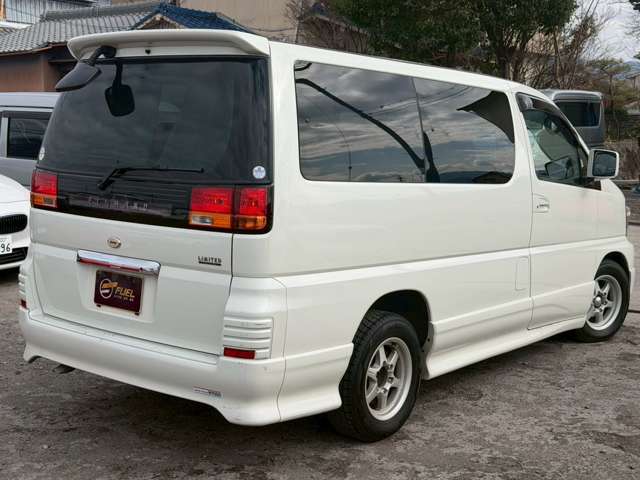 2001 Nissan Elgrand – thumbnail 4