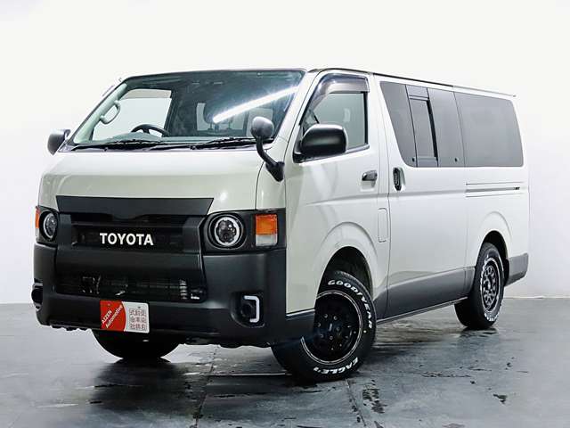 2009 Toyota Hiace – thumbnail 4