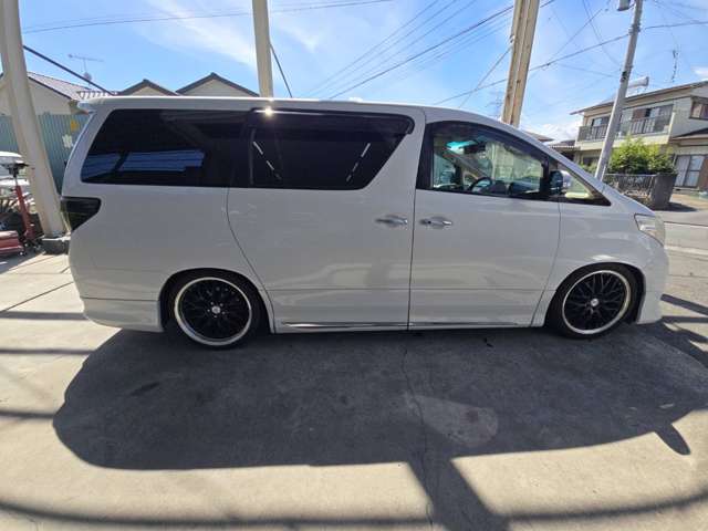 2010 Toyota Alphard – thumbnail 3