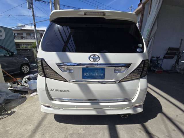 2010 Toyota Alphard – thumbnail 4