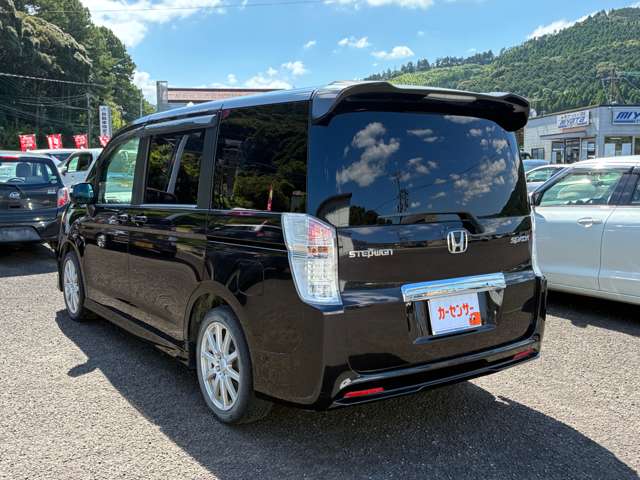 2010 Honda Stepwgn – thumbnail 4