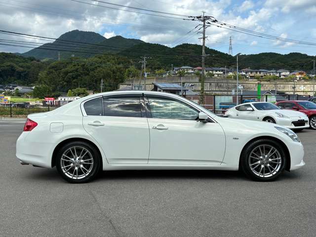 2010 Nissan Skyline – thumbnail 3