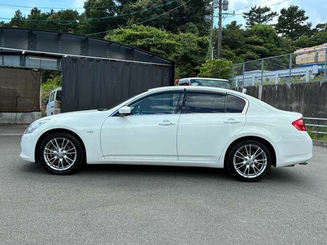 2010 Nissan Skyline – thumbnail 4