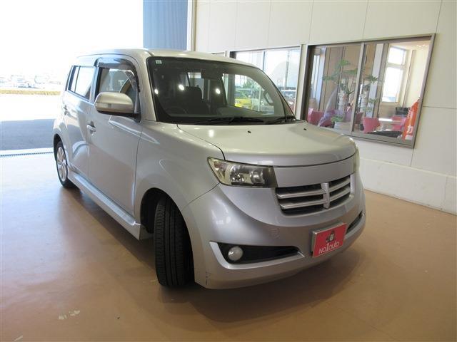 2011 Toyota bB – thumbnail 2