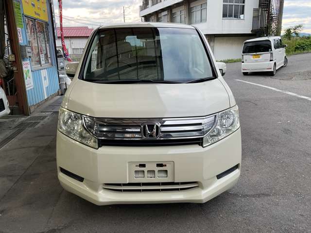 2010 Honda Stepwgn – thumbnail 2
