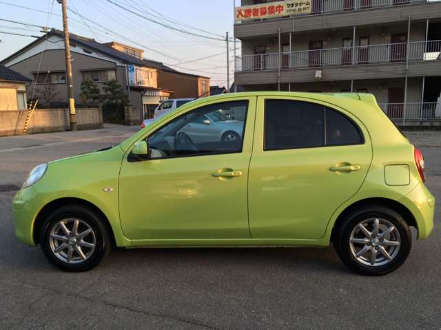 2010 Nissan March – thumbnail 4