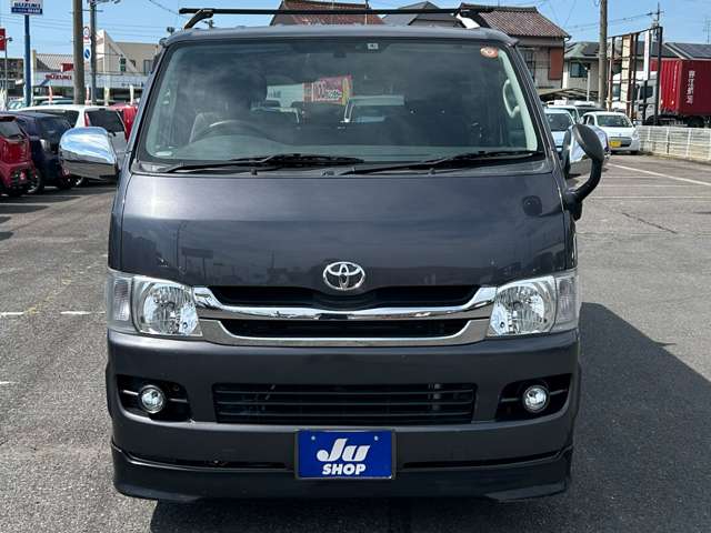 2009 Toyota Hiace – thumbnail 2
