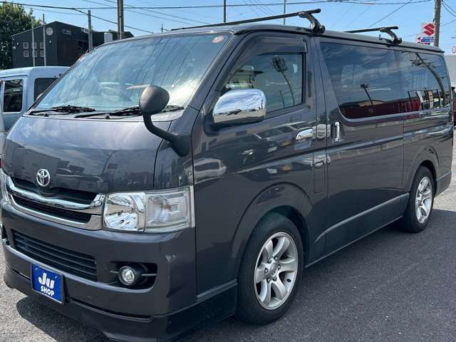 2009 Toyota Hiace – thumbnail 3