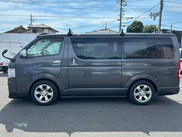 2009 Toyota Hiace – thumbnail 4