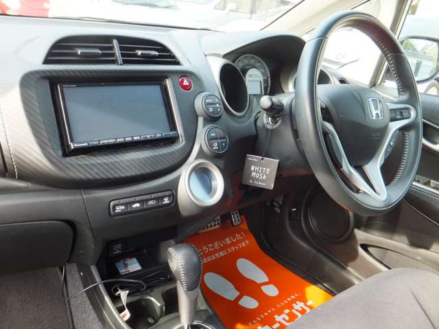 2010 Honda Fit Hybrid – thumbnail 2