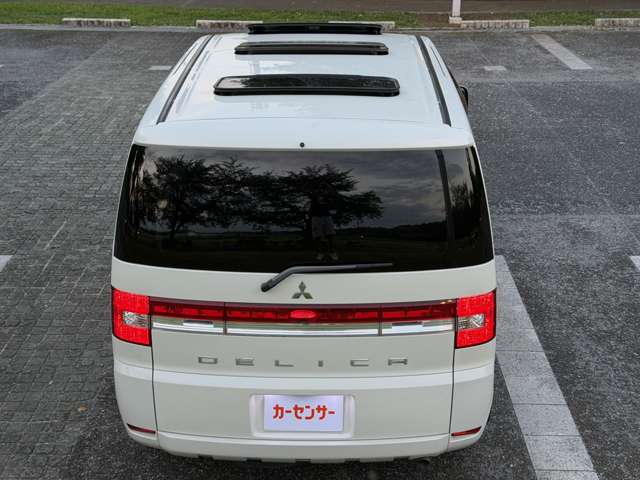 2010 Mitsubishi Delica D:5 – thumbnail 3