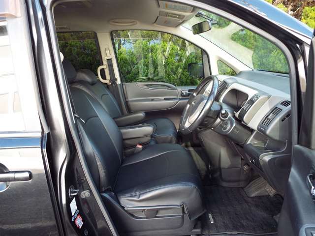 2007 Nissan Serena – thumbnail 4