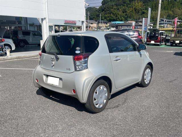 2009 Toyota iQ – thumbnail 3