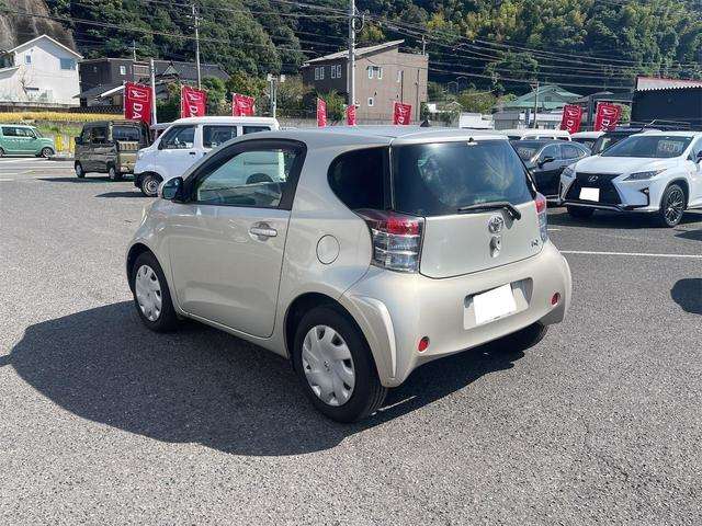 2009 Toyota iQ – thumbnail 4