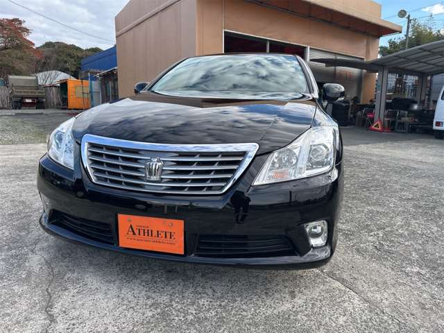 2010 Toyota Crown Royal – thumbnail 2