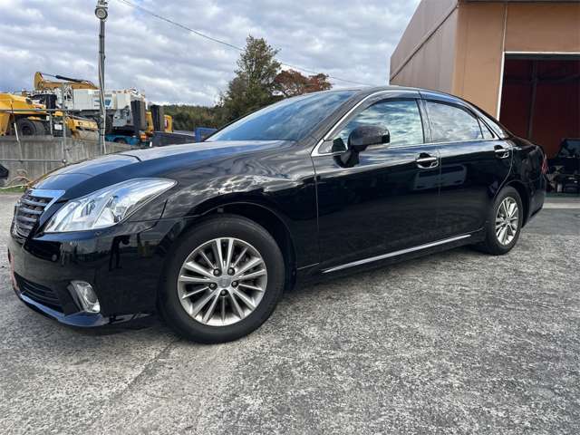 2010 Toyota Crown Royal – thumbnail 3
