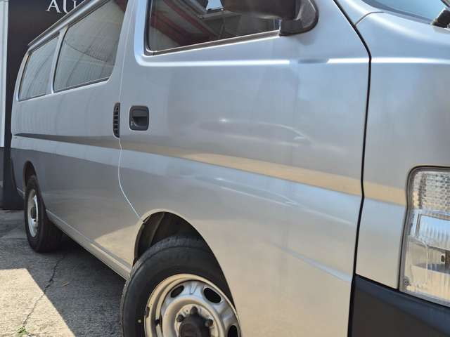 2004 Nissan Caravan – thumbnail 2