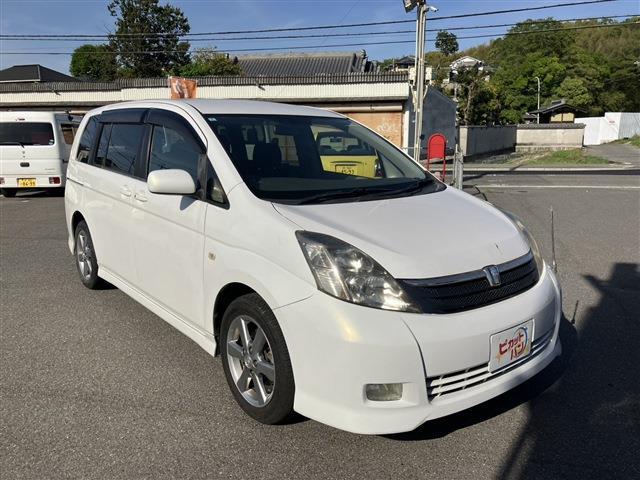 2007 Toyota Isis – thumbnail 3