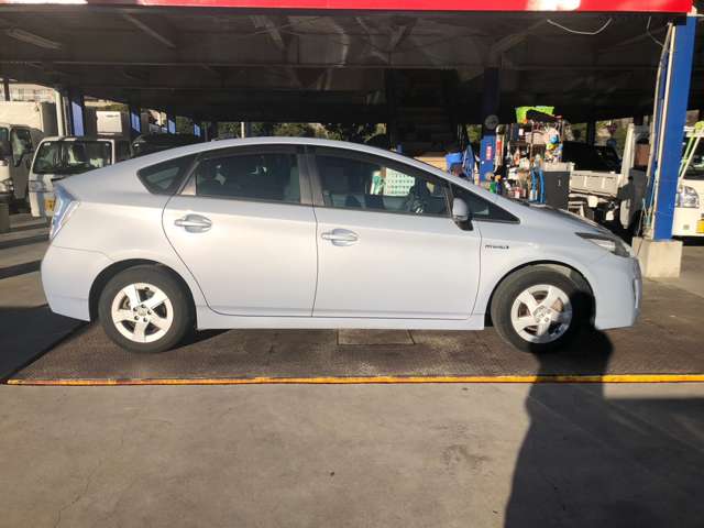 2010 Toyota Prius – thumbnail 3