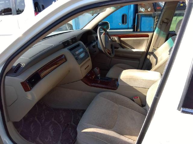2001 Toyota Crown Royal – thumbnail 3