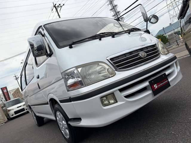 2002 Toyota Hiace – thumbnail 2