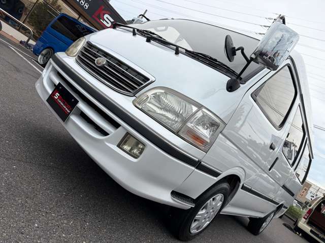2002 Toyota Hiace – thumbnail 3