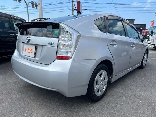 2011 Toyota Prius – thumbnail 4