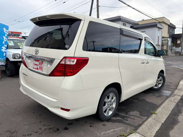 2009 Toyota Alphard – thumbnail 4