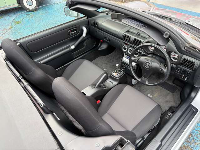 2004 Toyota MR-S – thumbnail 2