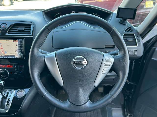 2010 Nissan Serena – thumbnail 2