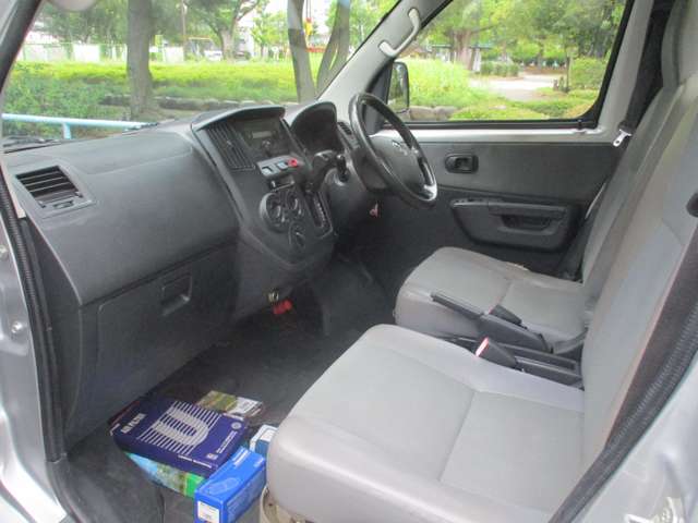 2010 Toyota LiteAce Track – thumbnail 3