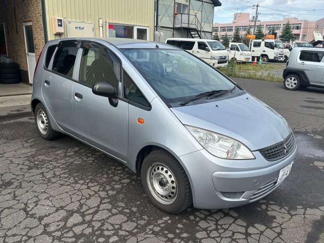 2009 Mitsubishi Colt – thumbnail 3