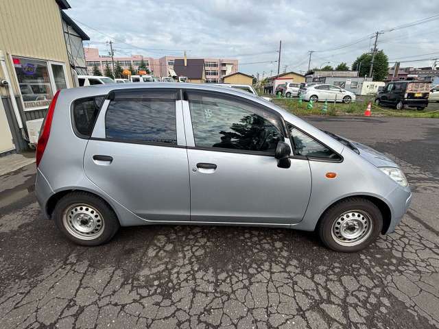 2009 Mitsubishi Colt – thumbnail 4