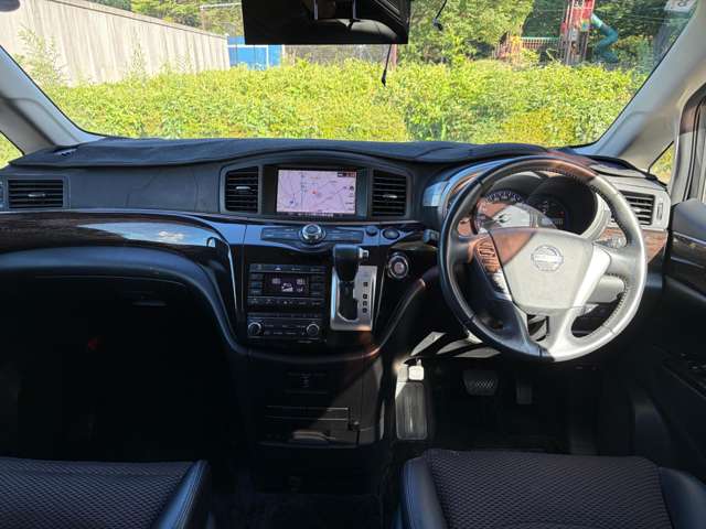 2010 Nissan Elgrand – thumbnail 3