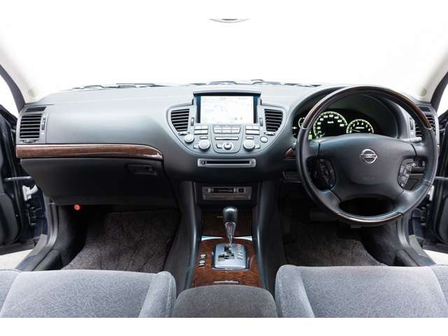 2004 Nissan President – thumbnail 2