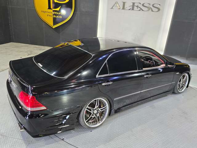 2004 Toyota Crown Athlete – thumbnail 2