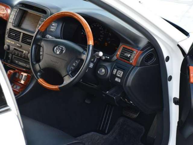 2003 Toyota Celsior – thumbnail 2