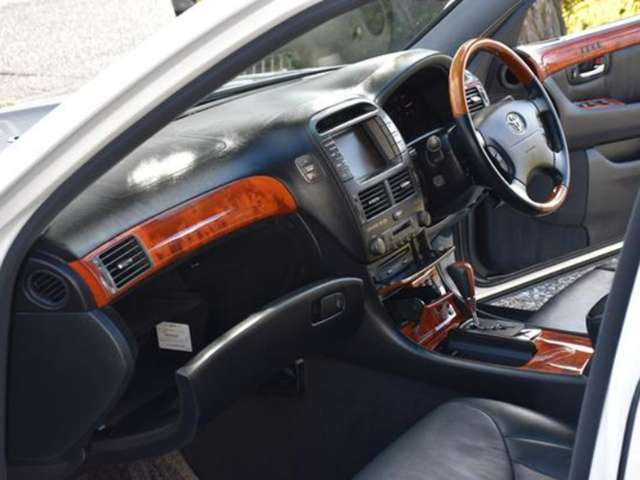 2003 Toyota Celsior – thumbnail 3