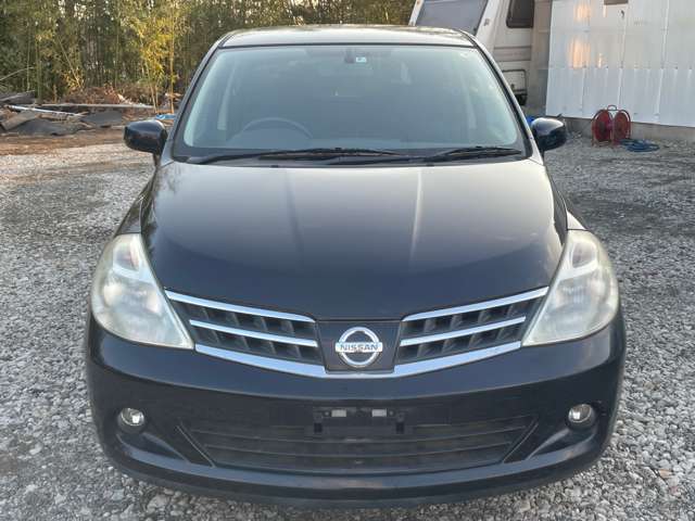 2010 Nissan Tiida – thumbnail 2