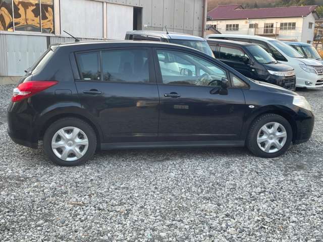 2010 Nissan Tiida – thumbnail 4
