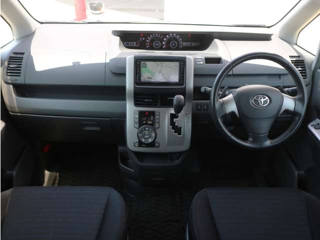 2008 Toyota Voxy – thumbnail 4