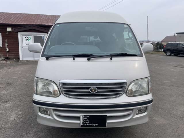 2001 Toyota Hiace – thumbnail 2