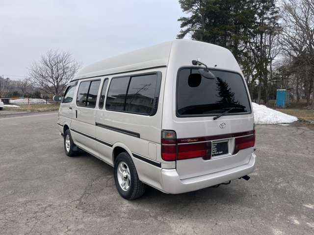 2001 Toyota Hiace – thumbnail 4