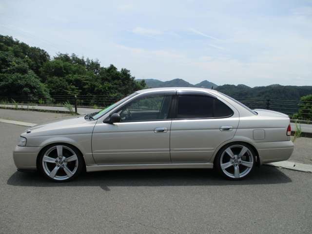 2002 Nissan Sunny – thumbnail 4