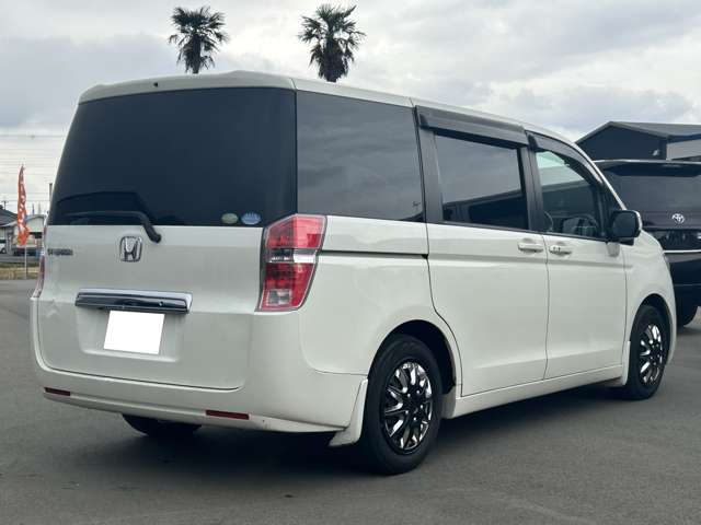 2010 Honda Stepwgn – thumbnail 3