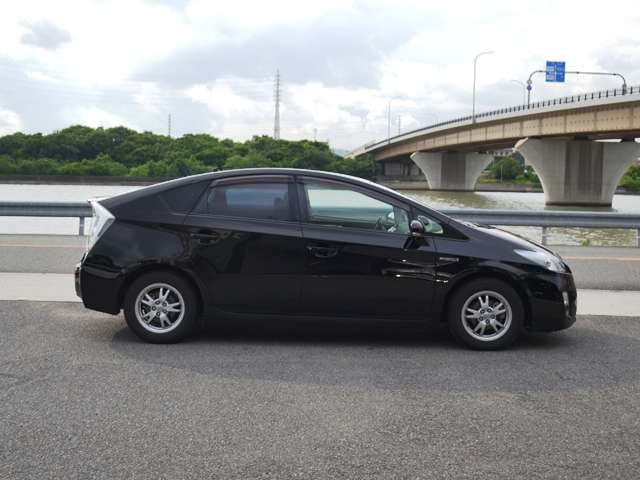 2010 Toyota Prius – thumbnail 2